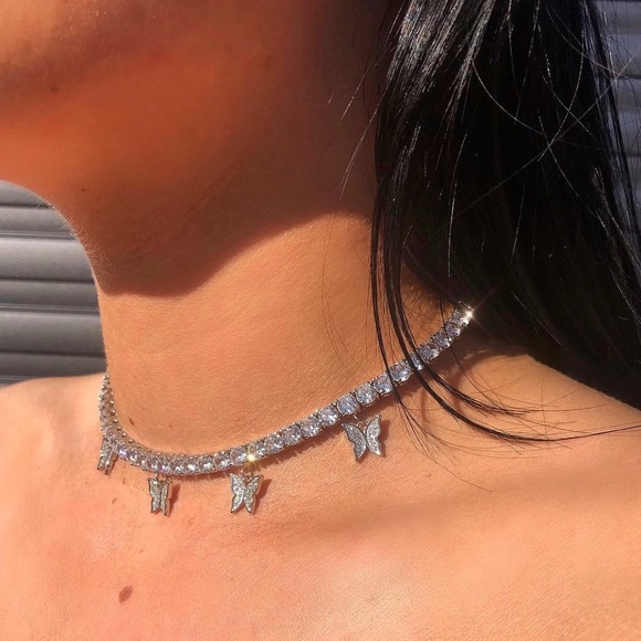 Lily Necklace - Picture 1 of 1